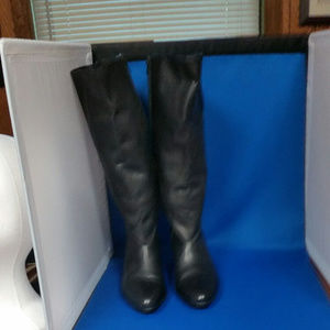 Hush Puppies black leather boots. Size 7N.
